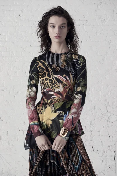 Look 10
